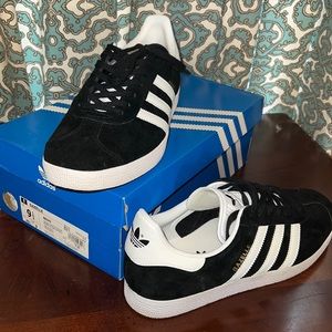 Man - Black and white adidas size us 9 1/2